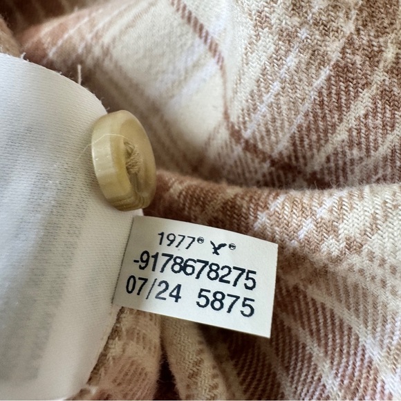 American Eagle Flannel Shirt Soft Tan White Plaid Button Down Collar Sz S - Picture 5 of 13